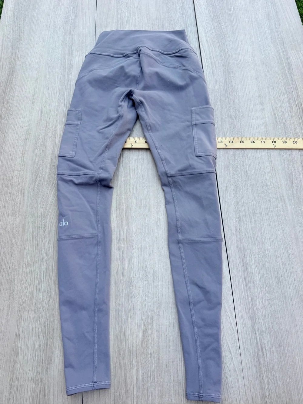 ALO Yoga Cargo Pocket Leggings in Dusty Lavender Gray